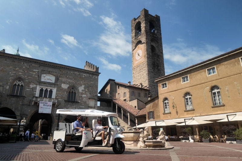 Piazza Vecchia in Tuk Tuk