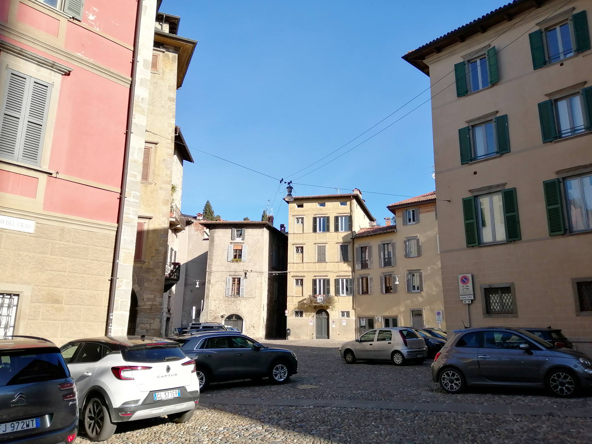 Piazza Mercato Del Fieno