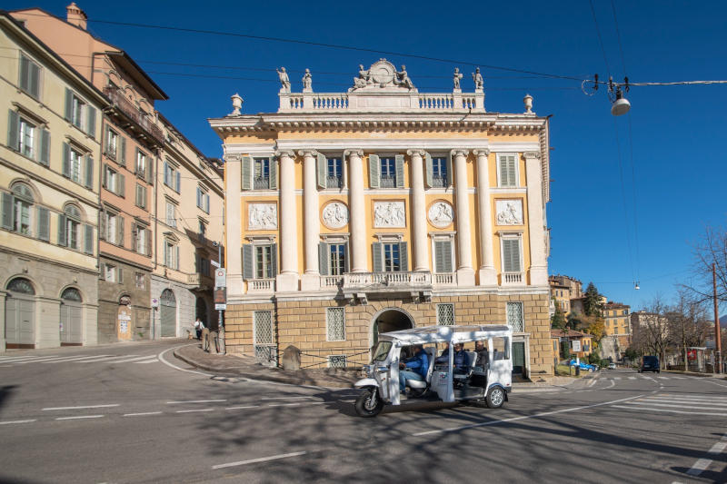 Raggiungere Bergamo Alta Con Tour In Tuk Tuk