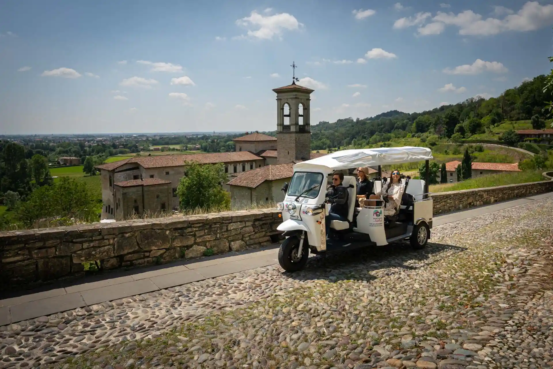Tuk Tour dei colli di Bergamo e Valle di Astino - Tuk Tuk Tour of the Bergamo Hills and Astino Valley