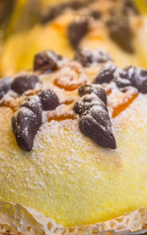 Dolci Tipici Bergamaschi Polenta e Osei - Traditional Bergamo Sweets: Polenta e Osei