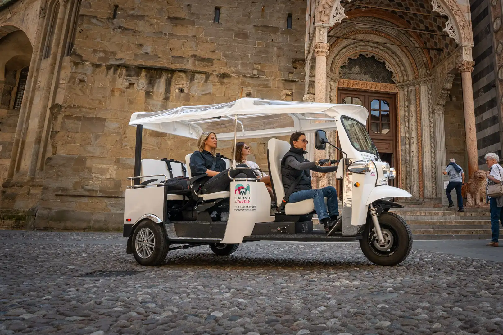 Tour In Tuk Tuk A Bergamo Alta Con Cristina