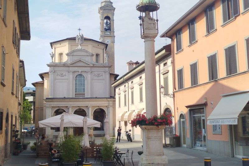 Santuario della Beata Vergine Addolorata e Colonna di Santa Caterina nel Borgo Santa Caterina a Bergamo Santuario della Beata Vergine Addolorata e Colonna di Santa Caterina nel Borgo Santa Caterina a Bergamo